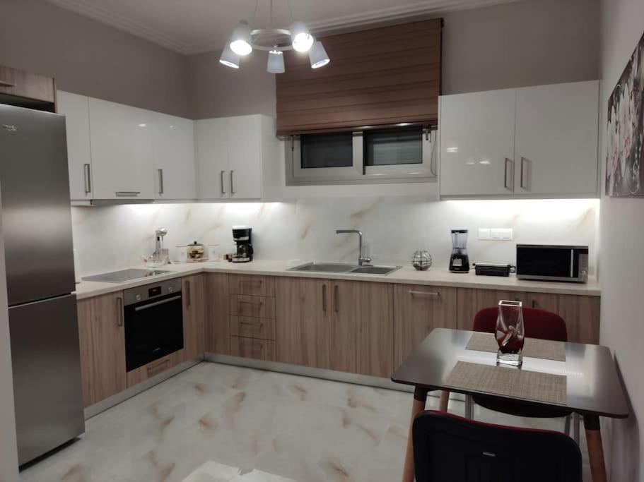 Ebony And Ivory Suites Дросія Екстер'єр фото