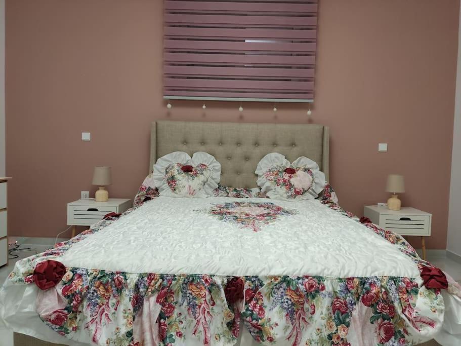 Ebony And Ivory Suites Дросія Екстер'єр фото