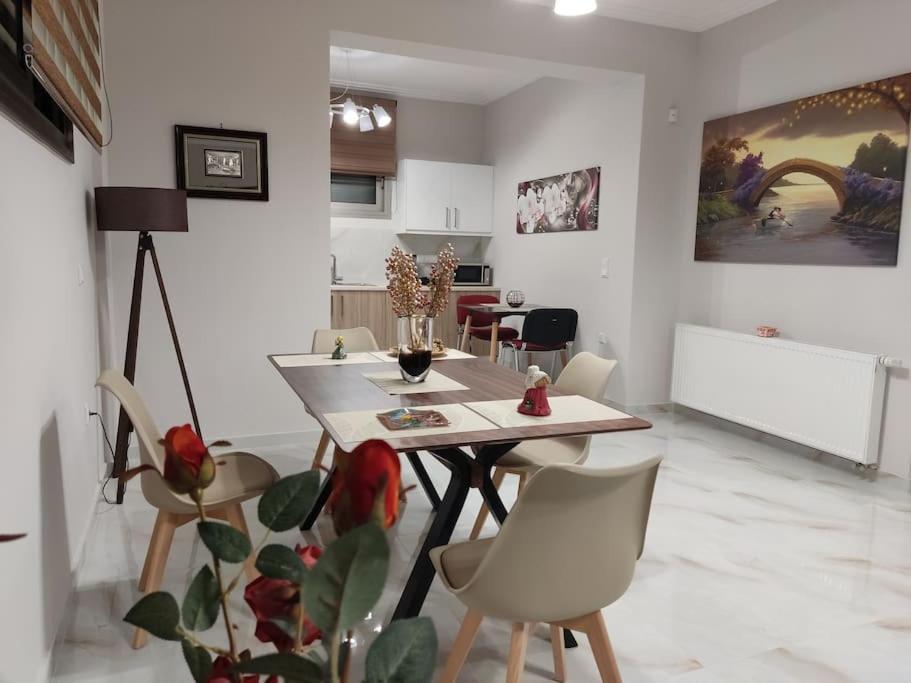 Ebony And Ivory Suites Дросія Екстер'єр фото
