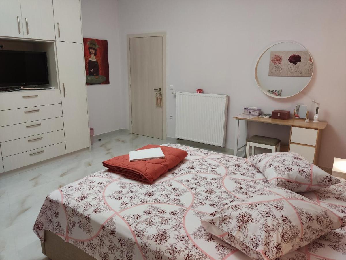 Ebony And Ivory Suites Дросія Екстер'єр фото