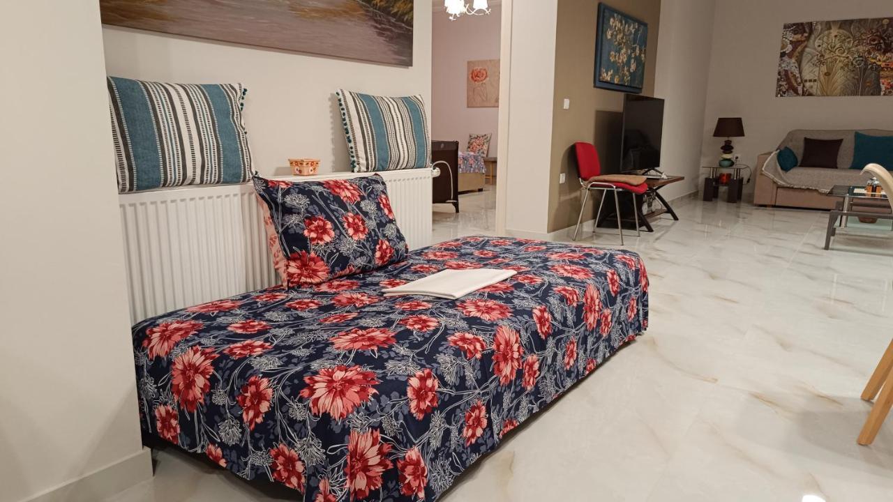 Ebony And Ivory Suites Дросія Екстер'єр фото